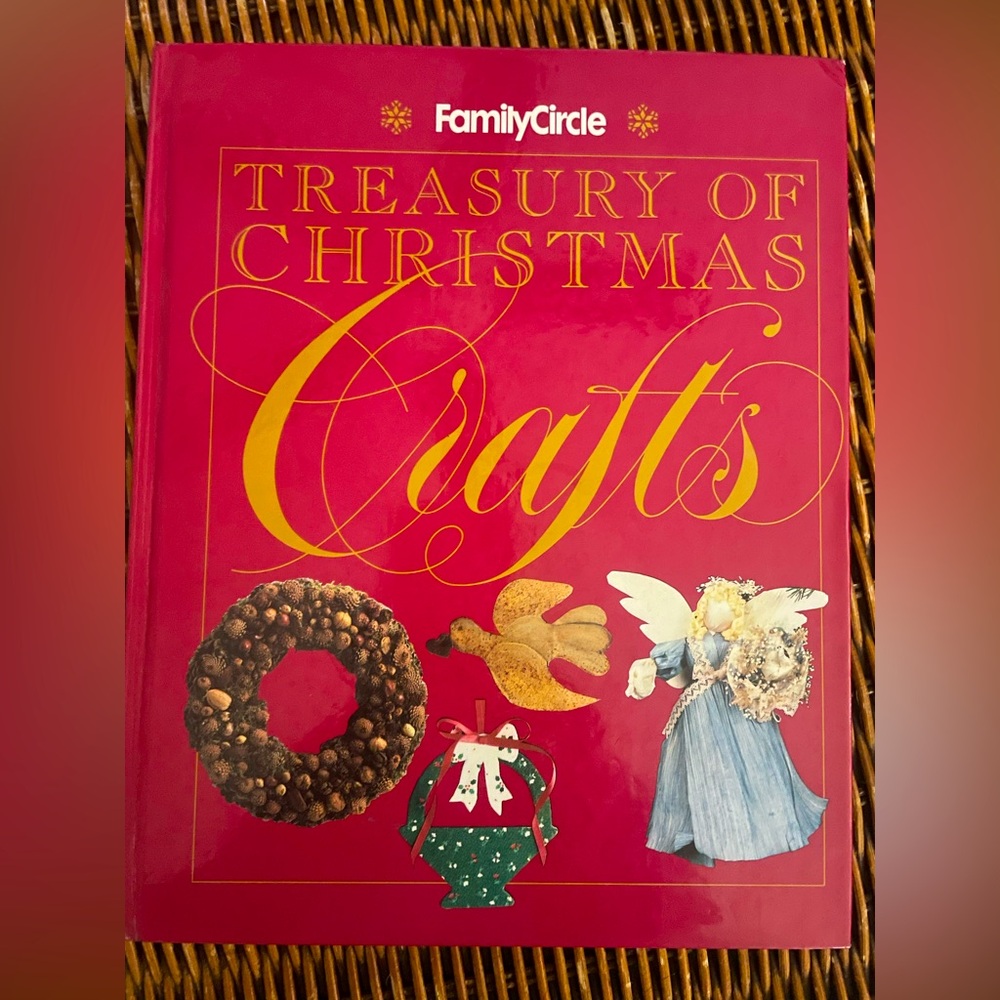🔴3/$10🔴Family Circle - Treasury of Christmas Crafts (Hardcover)